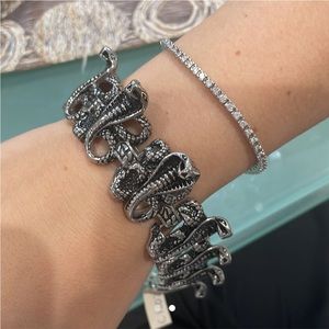 Cobra bracelet